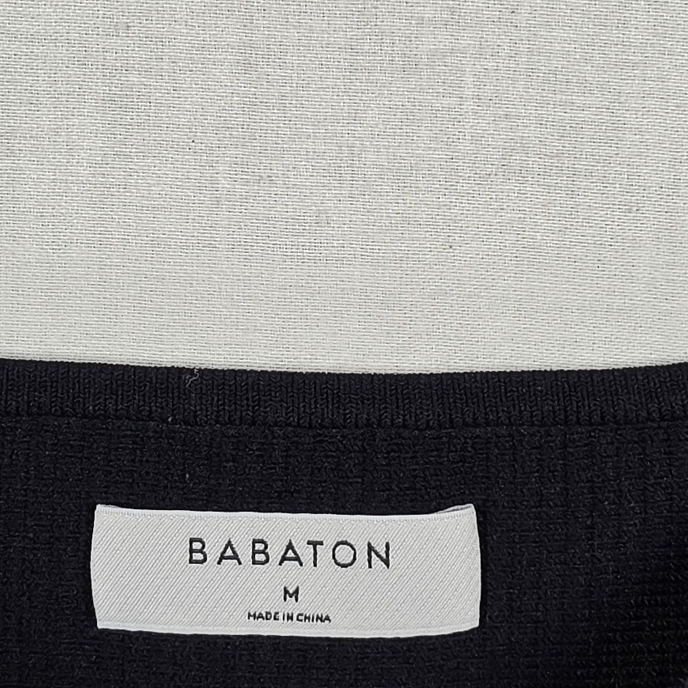 Aritzia Babaton Sculpt Crop Top Womens Medium Black Ribbed Knit Square Neck - Picture 2 of 9